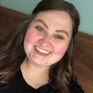 Meet your Posher, Abigail